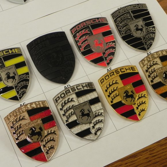 PORSCHE custom livery hood crests - Picture 9 of 9